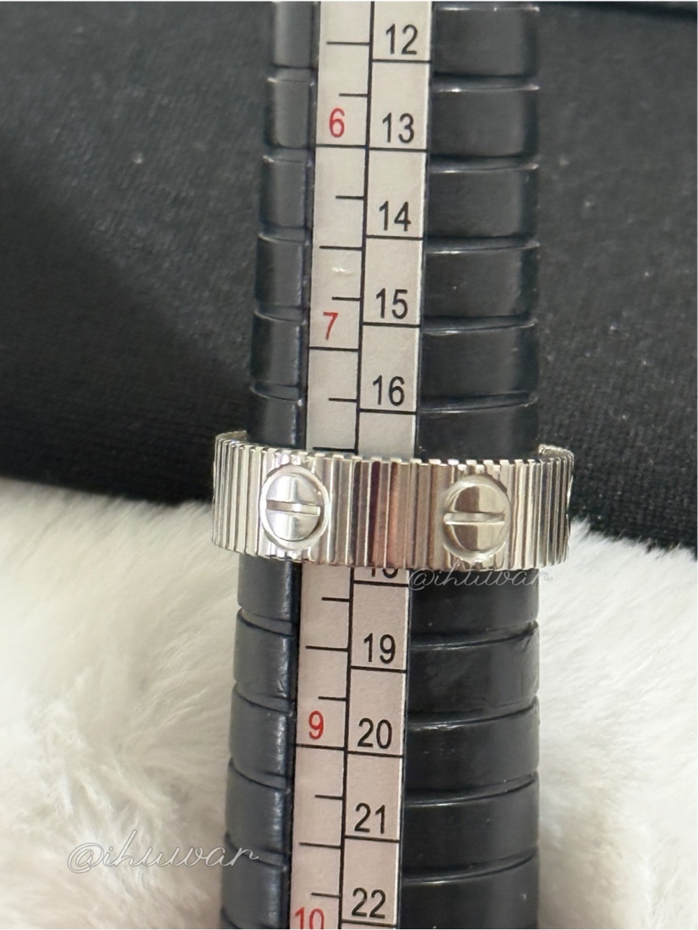 New 18K White Gold Plated LOVE Ring Ribbed Screw Motif Band Size 8 - Picture 5 of 7
